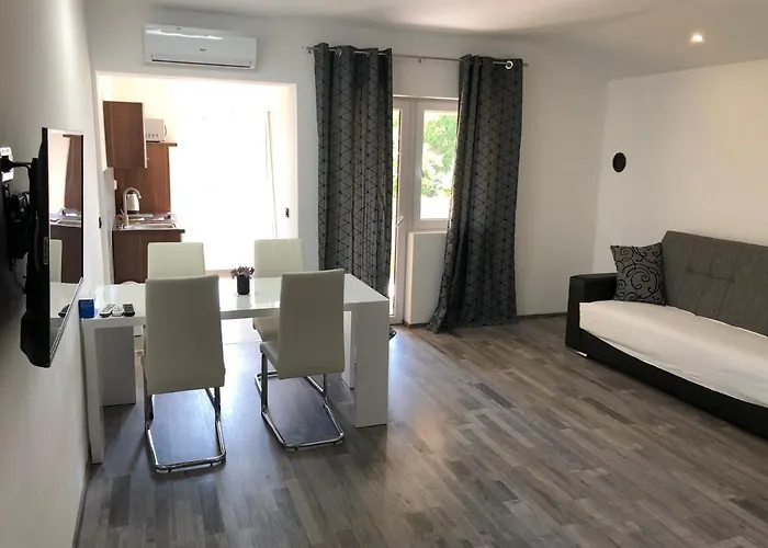 Bm アパート ビオグラード・ナ・モル